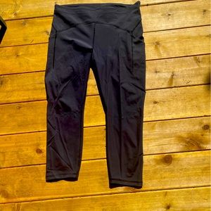 Lululemon 25” high rise pants with pockets.